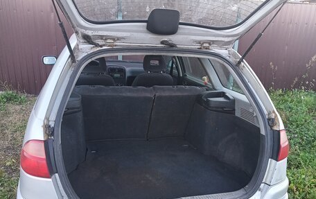 Toyota Avensis III рестайлинг, 2001 год, 299 000 рублей, 5 фотография