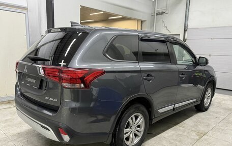 Mitsubishi Outlander III рестайлинг 3, 2019 год, 1 539 000 рублей, 4 фотография