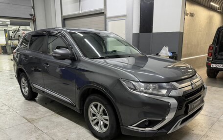 Mitsubishi Outlander III рестайлинг 3, 2019 год, 1 539 000 рублей, 3 фотография