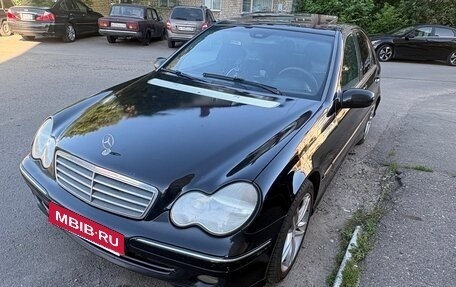 Mercedes-Benz C-Класс, 2005 год, 630 000 рублей, 1 фотография