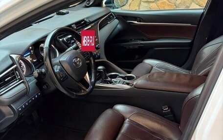 Toyota Camry, 2018 год, 2 600 000 рублей, 3 фотография