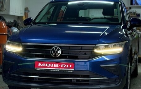 Volkswagen Tiguan II, 2021 год, 2 670 000 рублей, 2 фотография