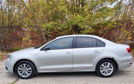 Volkswagen Jetta VI, 2013 год, 1 000 000 рублей, 2 фотография