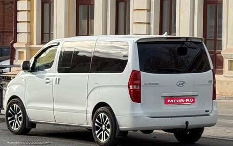 Hyundai Grand Starex Grand Starex I рестайлинг 2, 2011 год, 1 500 000 рублей, 2 фотография