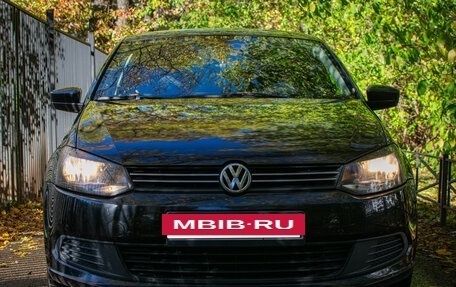 Volkswagen Polo VI (EU Market), 2011 год, 900 000 рублей, 2 фотография