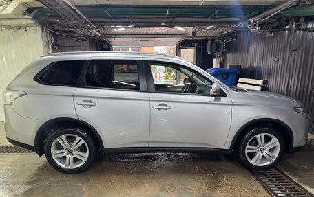 Mitsubishi Outlander III рестайлинг 3, 2014 год, 1 450 000 рублей, 5 фотография