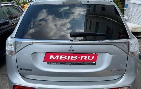 Mitsubishi Outlander III рестайлинг 3, 2014 год, 1 450 000 рублей, 13 фотография