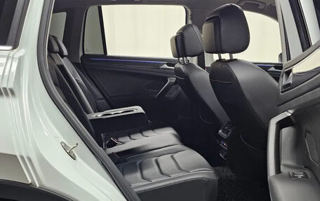 Volkswagen Tiguan II, 2022 год, 2 890 000 рублей, 11 фотография