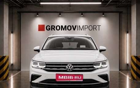 Volkswagen Tiguan II, 2022 год, 2 890 000 рублей, 1 фотография