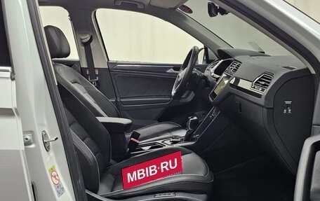 Volkswagen Tiguan II, 2022 год, 2 890 000 рублей, 10 фотография