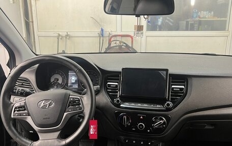 Hyundai Solaris II рестайлинг, 2021 год, 1 500 000 рублей, 11 фотография