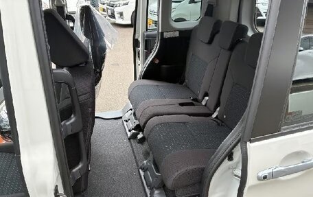 Toyota Roomy I, 2023 год, 875 000 рублей, 13 фотография