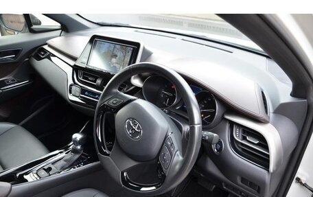 Toyota C-HR I рестайлинг, 2023 год, 1 420 000 рублей, 13 фотография
