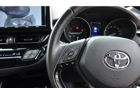 Toyota C-HR I рестайлинг, 2023 год, 1 420 000 рублей, 19 фотография