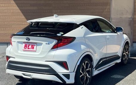 Toyota C-HR I рестайлинг, 2023 год, 1 760 000 рублей, 6 фотография