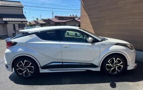 Toyota C-HR I рестайлинг, 2023 год, 1 760 000 рублей, 5 фотография