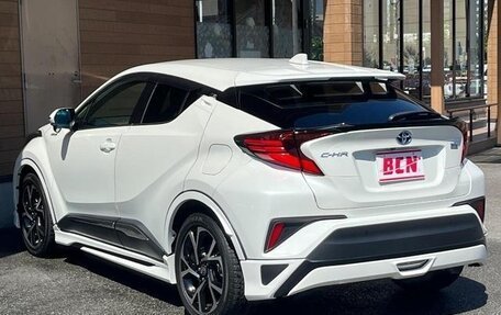 Toyota C-HR I рестайлинг, 2023 год, 1 760 000 рублей, 8 фотография