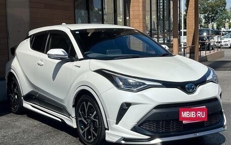 Toyota C-HR I рестайлинг, 2023 год, 1 760 000 рублей, 4 фотография