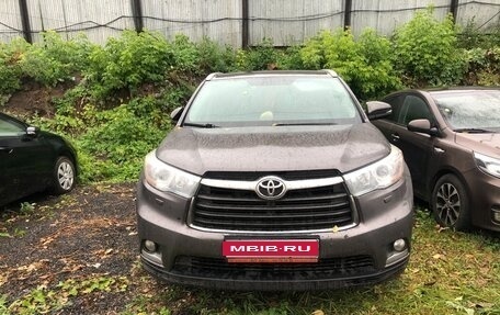 Toyota Highlander III, 2014 год, 2 100 000 рублей, 1 фотография