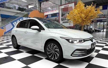 Volkswagen Golf VIII, 2023 год, 1 620 000 рублей, 3 фотография