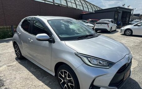 Toyota Yaris, 2023 год, 1 065 000 рублей, 3 фотография