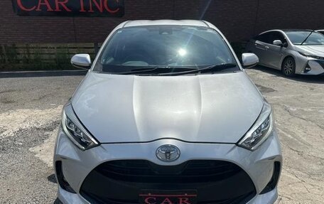 Toyota Yaris, 2023 год, 1 065 000 рублей, 2 фотография
