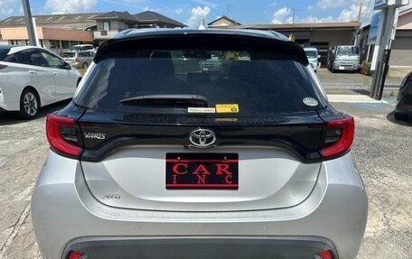 Toyota Yaris, 2023 год, 1 065 000 рублей, 7 фотография