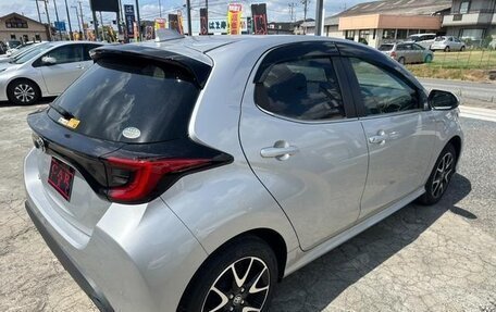 Toyota Yaris, 2023 год, 1 065 000 рублей, 6 фотография