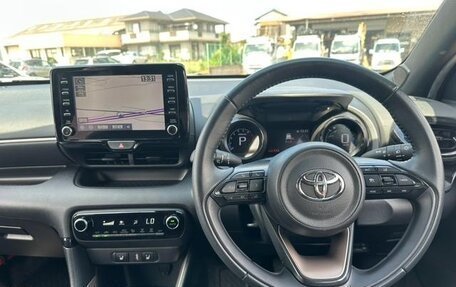Toyota Yaris, 2023 год, 1 065 000 рублей, 12 фотография