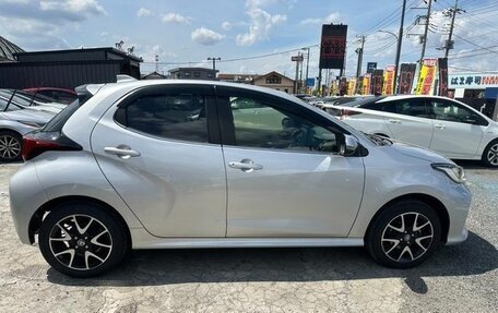 Toyota Yaris, 2023 год, 1 065 000 рублей, 4 фотография