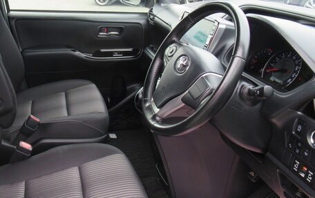 Toyota Voxy III, 2021 год, 1 820 000 рублей, 7 фотография