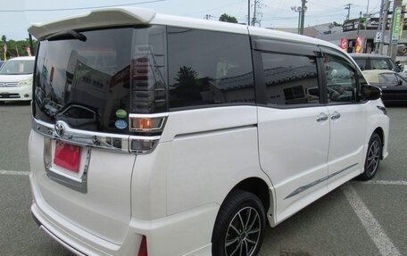 Toyota Voxy III, 2021 год, 1 820 000 рублей, 3 фотография