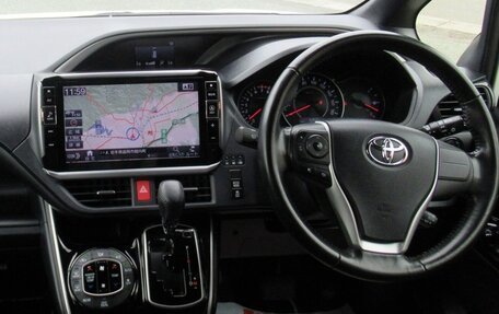 Toyota Voxy III, 2021 год, 1 820 000 рублей, 8 фотография