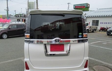 Toyota Voxy III, 2021 год, 1 820 000 рублей, 4 фотография