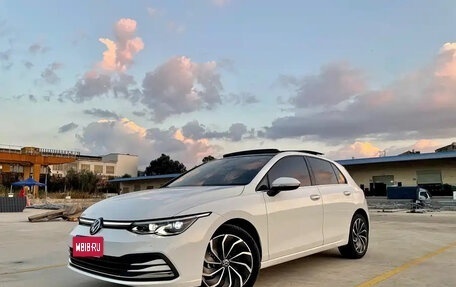 Volkswagen Golf VIII, 2023 год, 1 780 000 рублей, 1 фотография