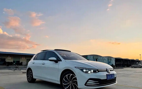 Volkswagen Golf VIII, 2023 год, 1 780 000 рублей, 2 фотография