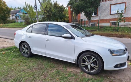 Volkswagen Jetta VI, 2013 год, 980 000 рублей, 1 фотография