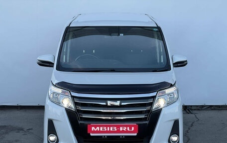 Toyota Noah III, 2017 год, 1 938 000 рублей, 3 фотография