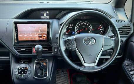Toyota Noah III, 2017 год, 1 938 000 рублей, 15 фотография