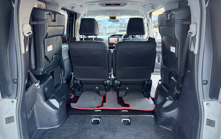 Toyota Noah III, 2017 год, 1 938 000 рублей, 17 фотография
