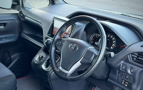 Toyota Noah III, 2017 год, 1 938 000 рублей, 25 фотография