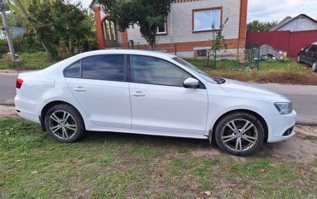 Volkswagen Jetta VI, 2013 год, 980 000 рублей, 4 фотография