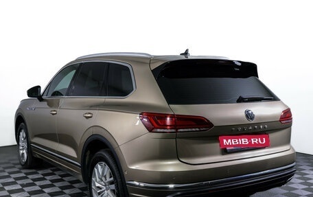 Volkswagen Touareg III, 2018 год, 3 850 000 рублей, 7 фотография
