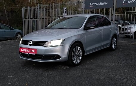 Volkswagen Jetta VI, 2013 год, 1 090 000 рублей, 3 фотография