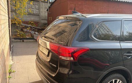 Mitsubishi Outlander III рестайлинг 3, 2019 год, 1 800 000 рублей, 8 фотография