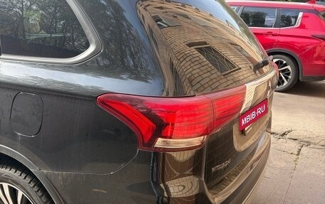 Mitsubishi Outlander III рестайлинг 3, 2019 год, 1 800 000 рублей, 9 фотография