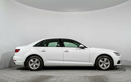 Audi A4, 2019 год, 2 600 000 рублей, 4 фотография