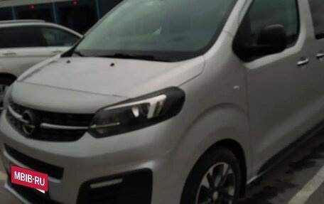 Opel Zafira Life I, 2021 год, 3 800 000 рублей, 3 фотография