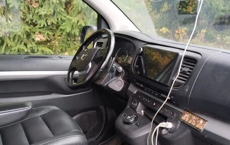 Opel Zafira Life I, 2021 год, 3 800 000 рублей, 10 фотография