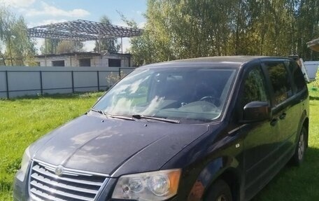 Chrysler Voyager IV, 2008 год, 1 200 000 рублей, 2 фотография